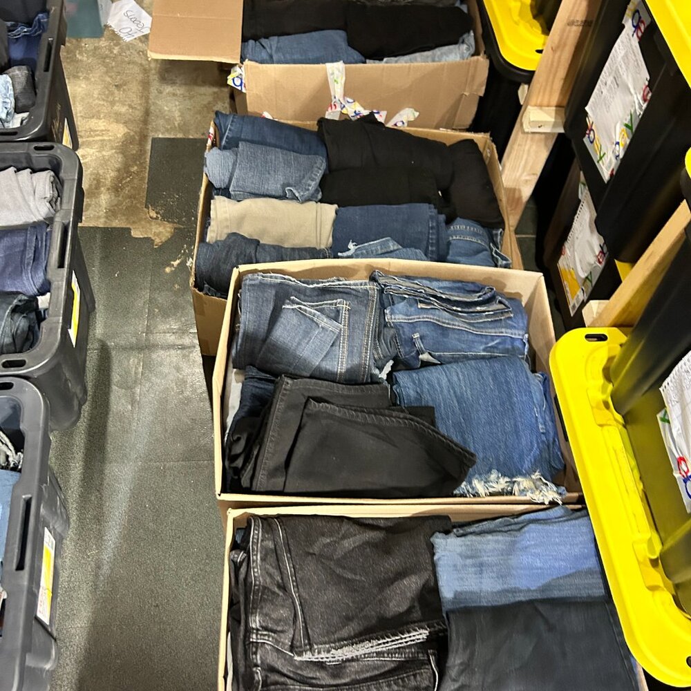 BULK LOT of 40 Women’s Jeans | Assorted Brands & Sizes | Modern Styles | Perfect - Picture 3 of 8